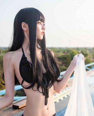 《年轻女教师_4K在线观看高清